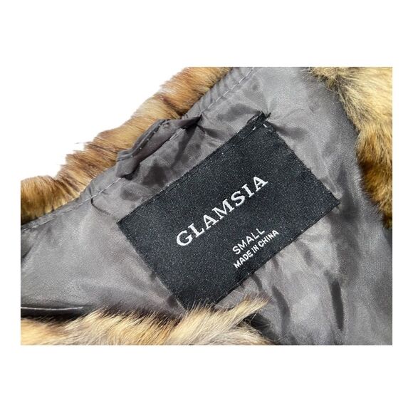 NWT BUCKLE GLAMSIA Small Faux Fur Vest - Picture 2 of 8